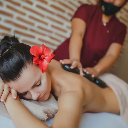 Luxury Two Bedroom Penthouse In Caesar & Spa, Long