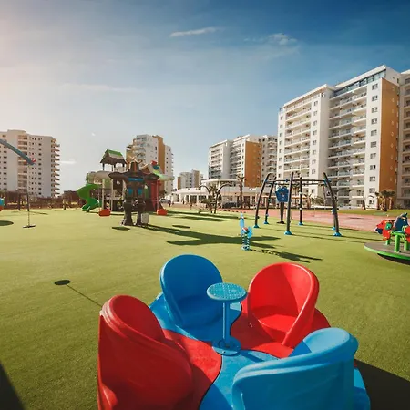 Luxury Two Bedroom Penthouse In Caesar & Spa, Long