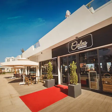 Luxury Two Bedroom Penthouse In Caesar & Spa, Long