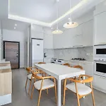 Luxury Two Bedroom Penthouse In Caesar & Spa, Long
