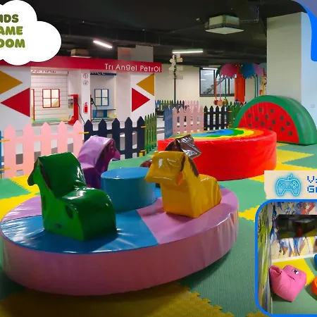 Luxury Two Bedroom Penthouse In Caesar & Spa, Long