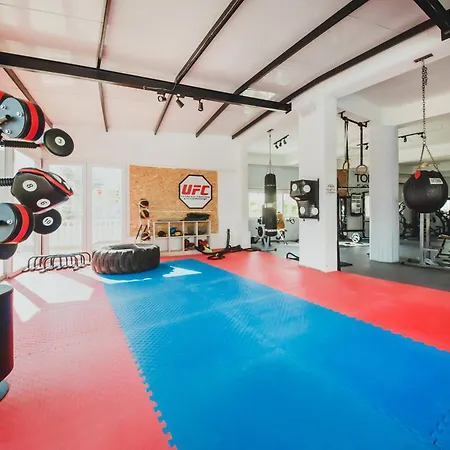 Luxury Two Bedroom Penthouse In Caesar & Spa, Long דירה