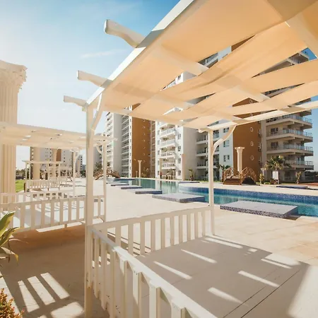 Luxury Two Bedroom Penthouse In Caesar & Spa, Long דירה