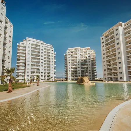 Luxury Two Bedroom Penthouse In Caesar & Spa, Long דירה