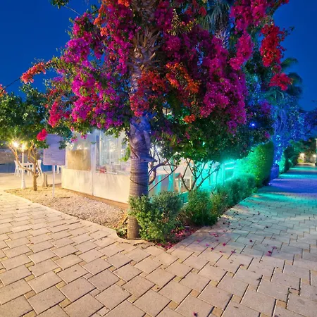 Luxury Two Bedroom Penthouse In Caesar & Spa, Long