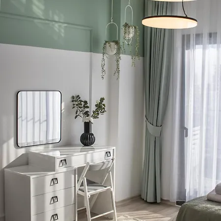 Luxury Two Bedroom Penthouse In Caesar & Spa, Long