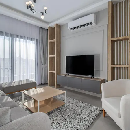 Luxury Two Bedroom Penthouse In Caesar & Spa, Long דירה *
