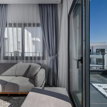 Apartment Luxury Two Bedroom Penthouse In Caesar & Spa, Long