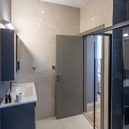 Luxury Two Bedroom Penthouse In Caesar & Spa, Long דירה *