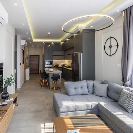 Luxury Two Bedroom Penthouse In Caesar & Spa, Long דירה