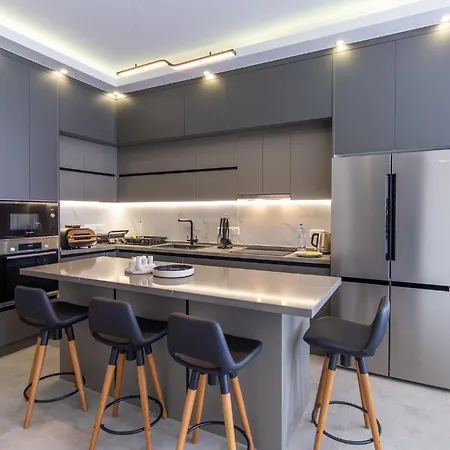 Luxury Two Bedroom Penthouse In Caesar & Spa, Long דירה