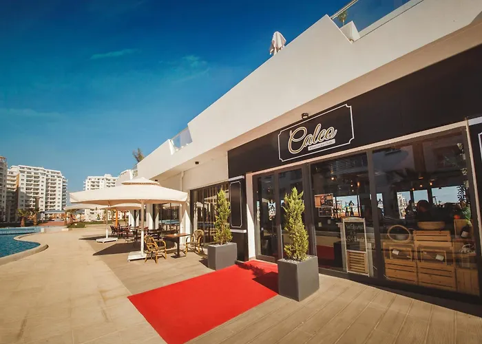 Luxury Two Bedroom Penthouse In Caesar & Spa, Long