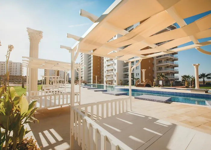 Luxury Two Bedroom Penthouse In Caesar & Spa, Long アパート