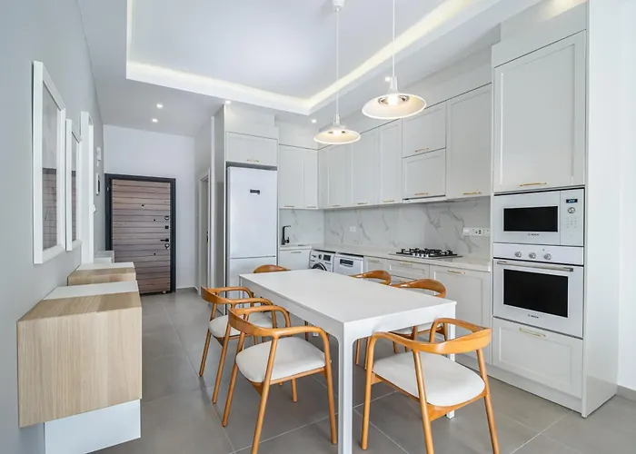 Luxury Two Bedroom Penthouse In Caesar & Spa, Long