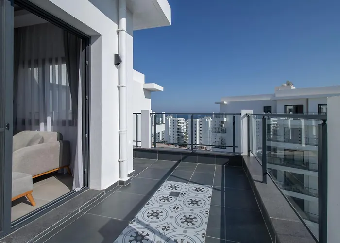 Luxury Two Bedroom Penthouse In Caesar & Spa, Long